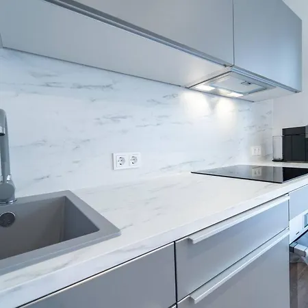 Apartment Mit Balkon Und Privatparkplatz Augsburg Eksteriør billede